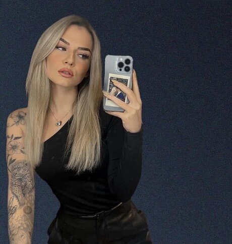 Nele mbt modèle nu photos