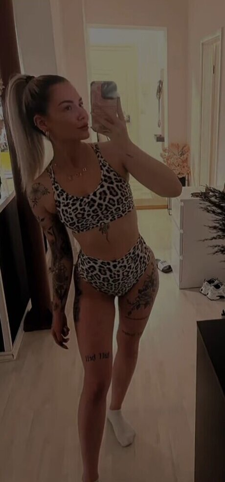 Nele mbt star du porno en haute qualité photo