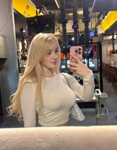 Dasha Gartman sex model photo