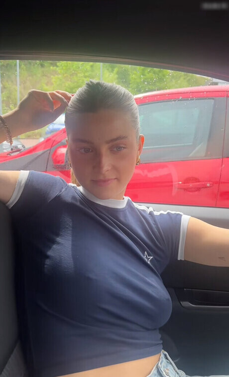 Lea Breuer modelo desnudos galería