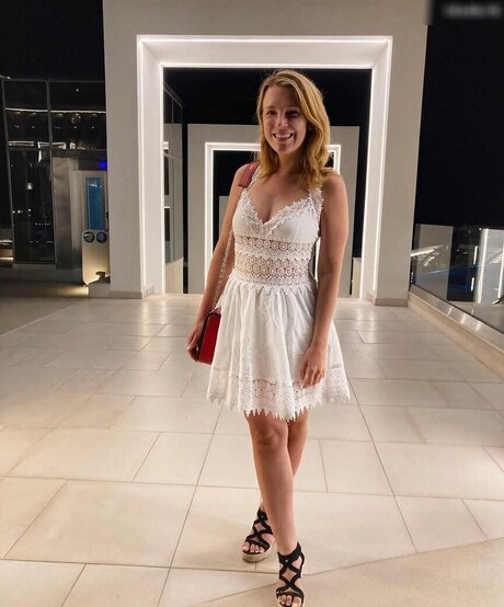 Iris Mareike Steen star du porno gratuite image