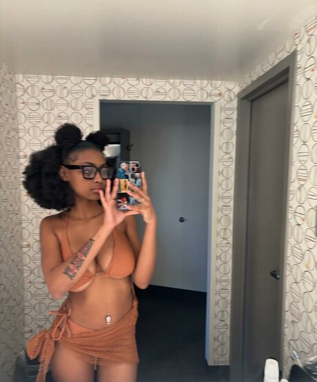 Alicia Adams star érotique image