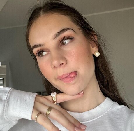 cosplay de gros seins onlyfans nu érotique galeries