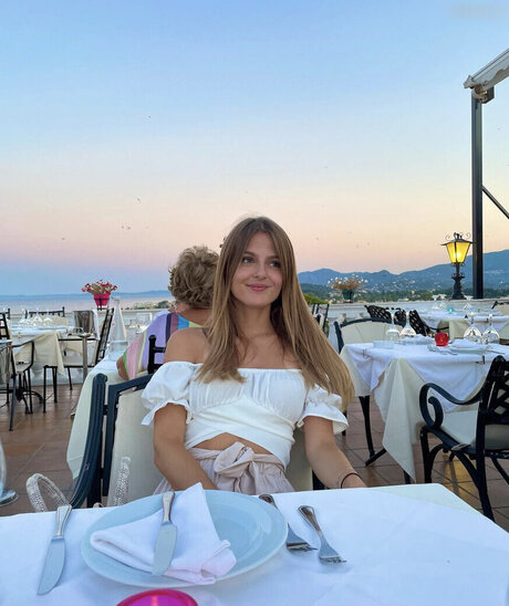 Melina msxou modèles nus des photos