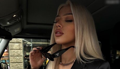 Elaine Victoria art modèle archive