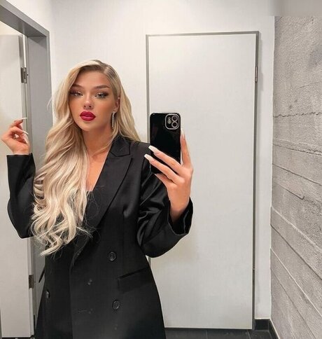 Elaine Victoria modelo sexy imagen