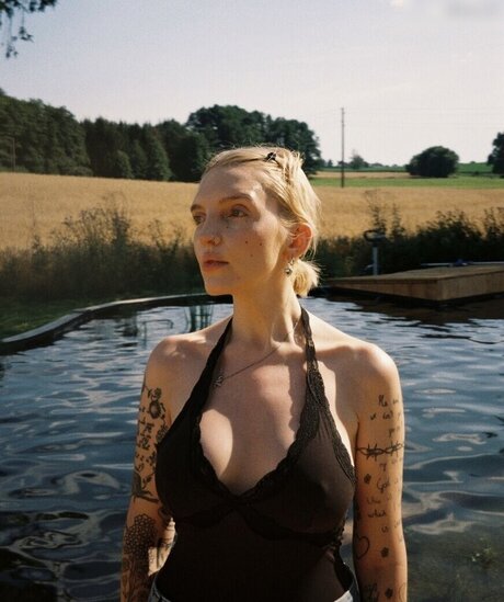 Mia Morgan star du porno chaude images