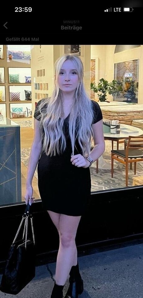MinusElf adult model picture