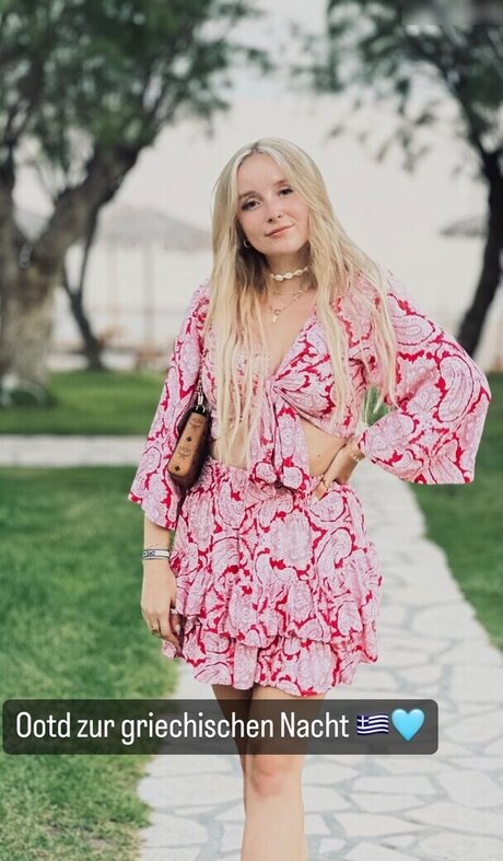MinusElf pornographic actress image