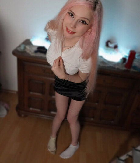 sickEmoAngel estrella desnuda archivo