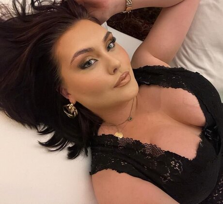 JohannaMuellner modèle sexy img