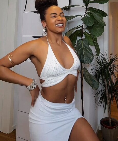 Shaggy Baggy star du porno nue galerie