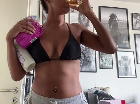 Shaggy Baggy star du porno chaude image