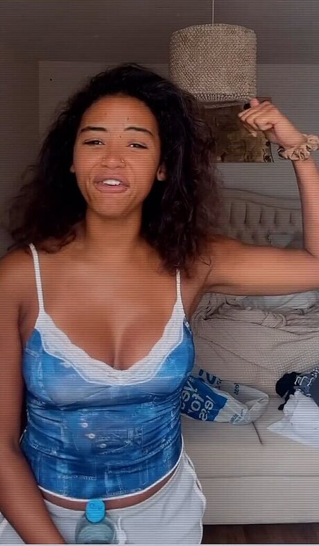 Shaggy Baggy estrella porno erótica foto