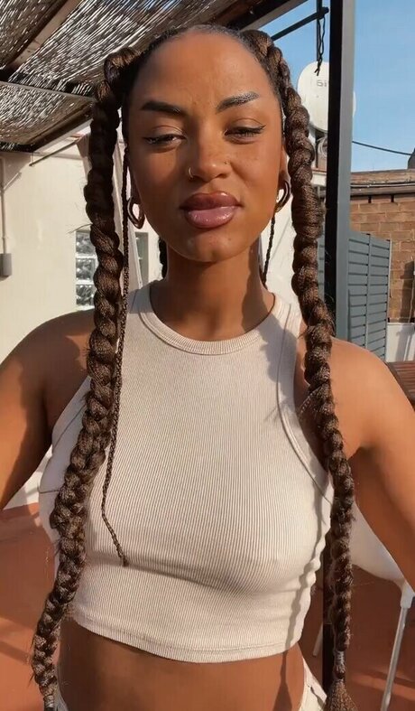 Shaggy Baggy estrella porno en alta definición fotos