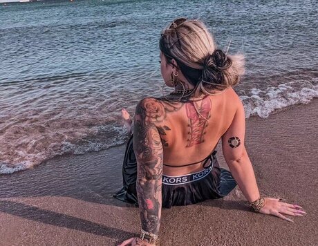 Lyn k44 star du porno adulte photos