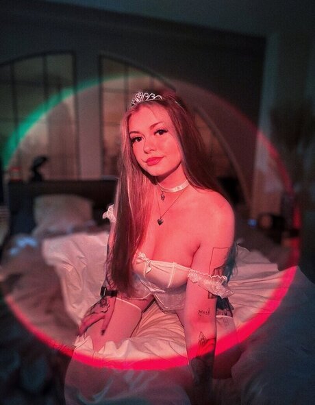Feneliactx model beautiful pic