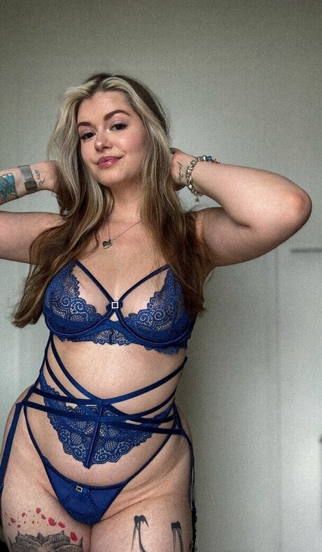 Feneliactx nudes pornstar photo