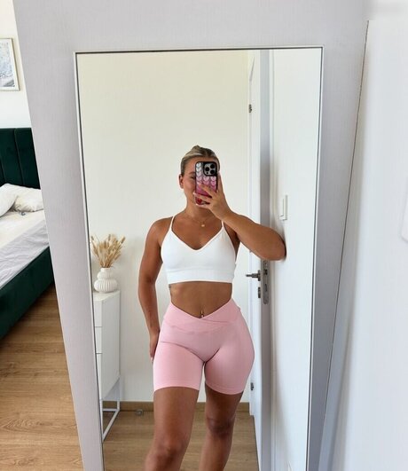 Alina Wachinger modèle exclusif image