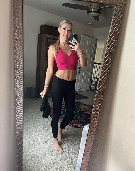 milf rousse onlyfans haut xxx img