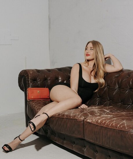 Tami Tilgner arte modelo galerías