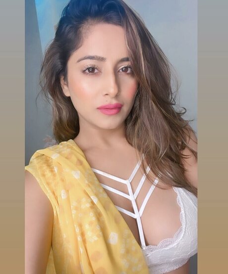 Kate Sharma estrella porno archivo