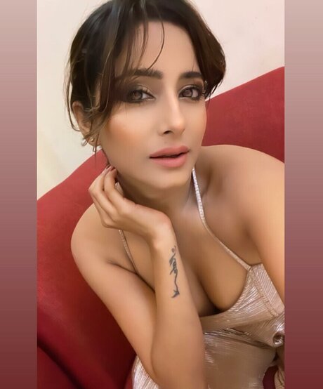 Kate Sharma actriz erótica fotos