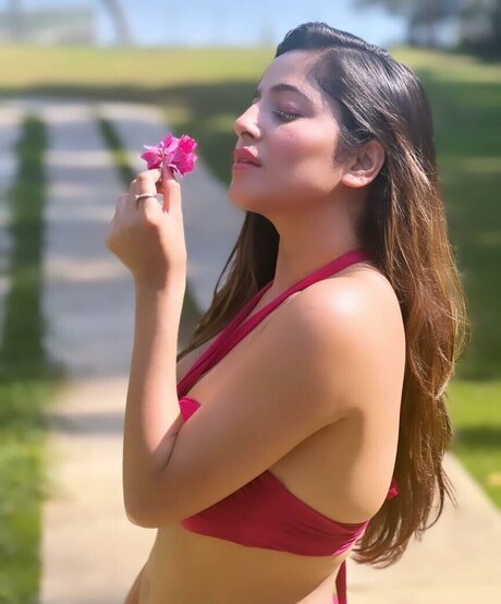 Kate Sharma modèle gratuit image