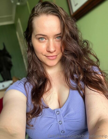 Nichameleon model naked images