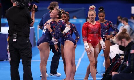 Suni Lee modelo sexy imágenes