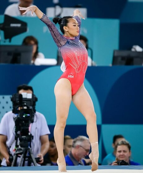 Suni Lee hermosa actriz imagen