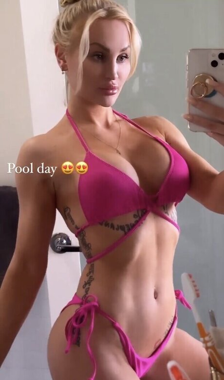 Giulie Hope Santana top star galerie