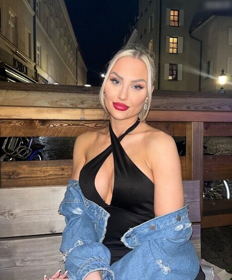 Giulie Hope Santana étoile érotique photo