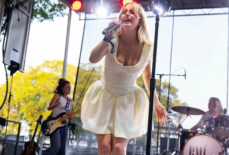 Mckenna Grace actrice érotique galeries