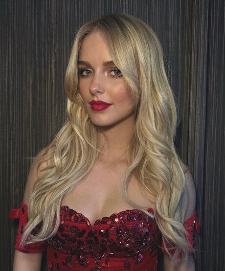 Mckenna Grace modelo mejor imágenes