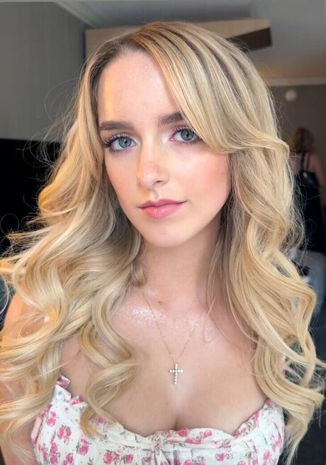 Mckenna Grace star du porno nue des photos