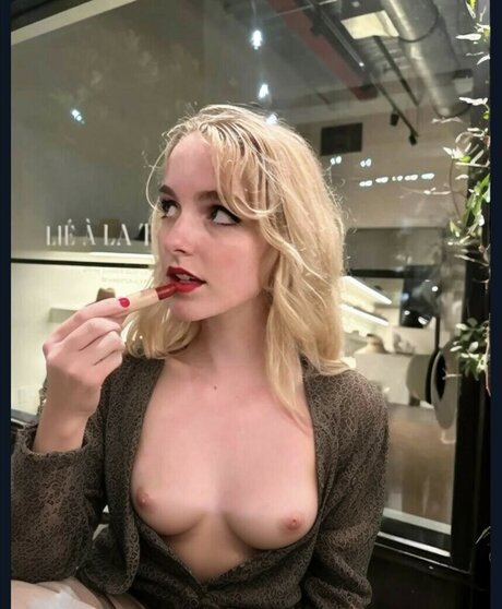 Mckenna Grace jolie star du porno collection