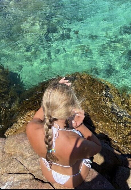 maya zrv modèle gratuit photo