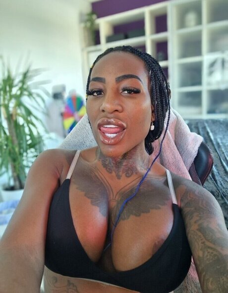 Josy Black étoile photos