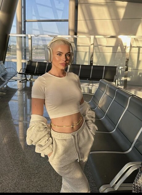 Kim Schiele bonita estrella archivo