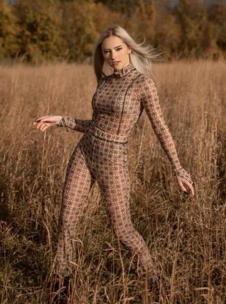 Megan Elizabeth modelo sexy galería