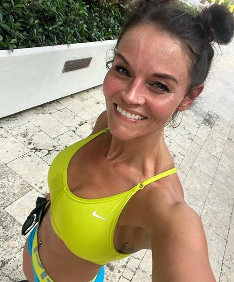 Julie Felton modelo desnudos imagen