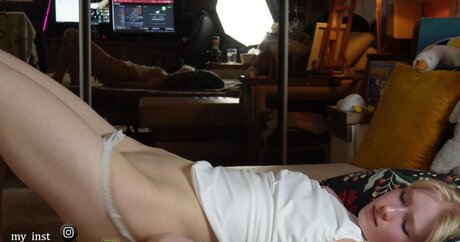 BestBlondiiecb star érotique archive