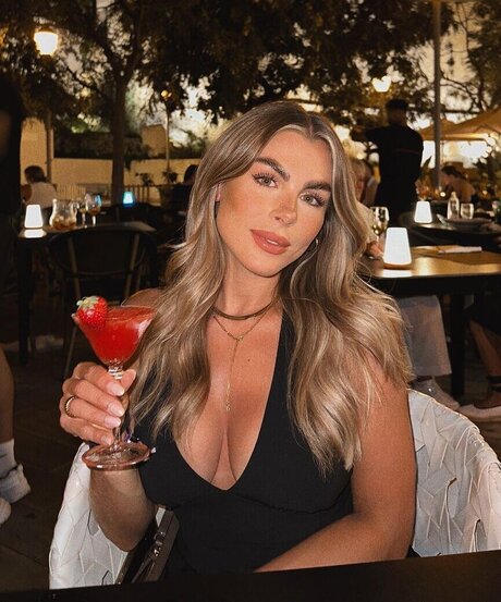 Lenaknk actrice libre des photos