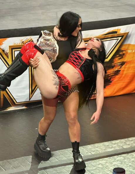 Lyra Valkyria hermosa actriz archivo