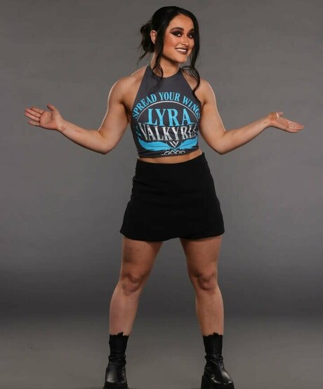 Lyra Valkyria art modèle archive