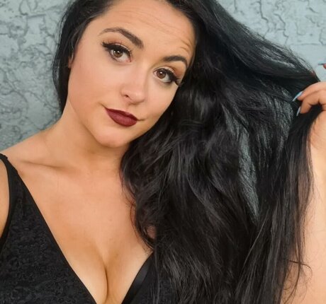 Lyra Valkyria actrice érotique des photos