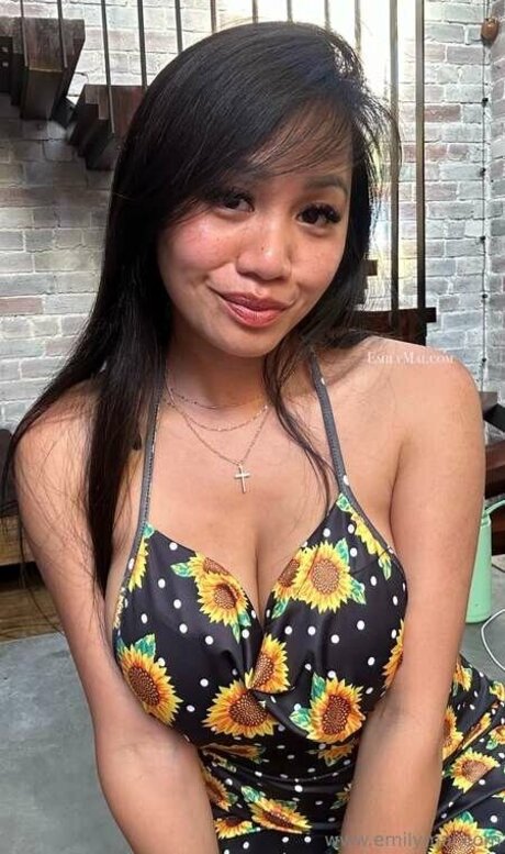 Emily Mai modèle sympa galerie