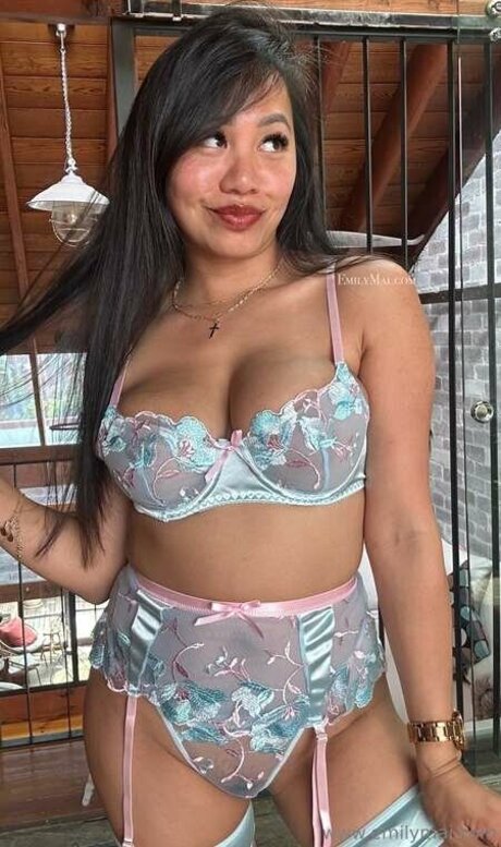 Emily Mai arte estelar fotos