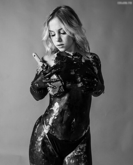 Kennedy Kay modelo atractivo galerías